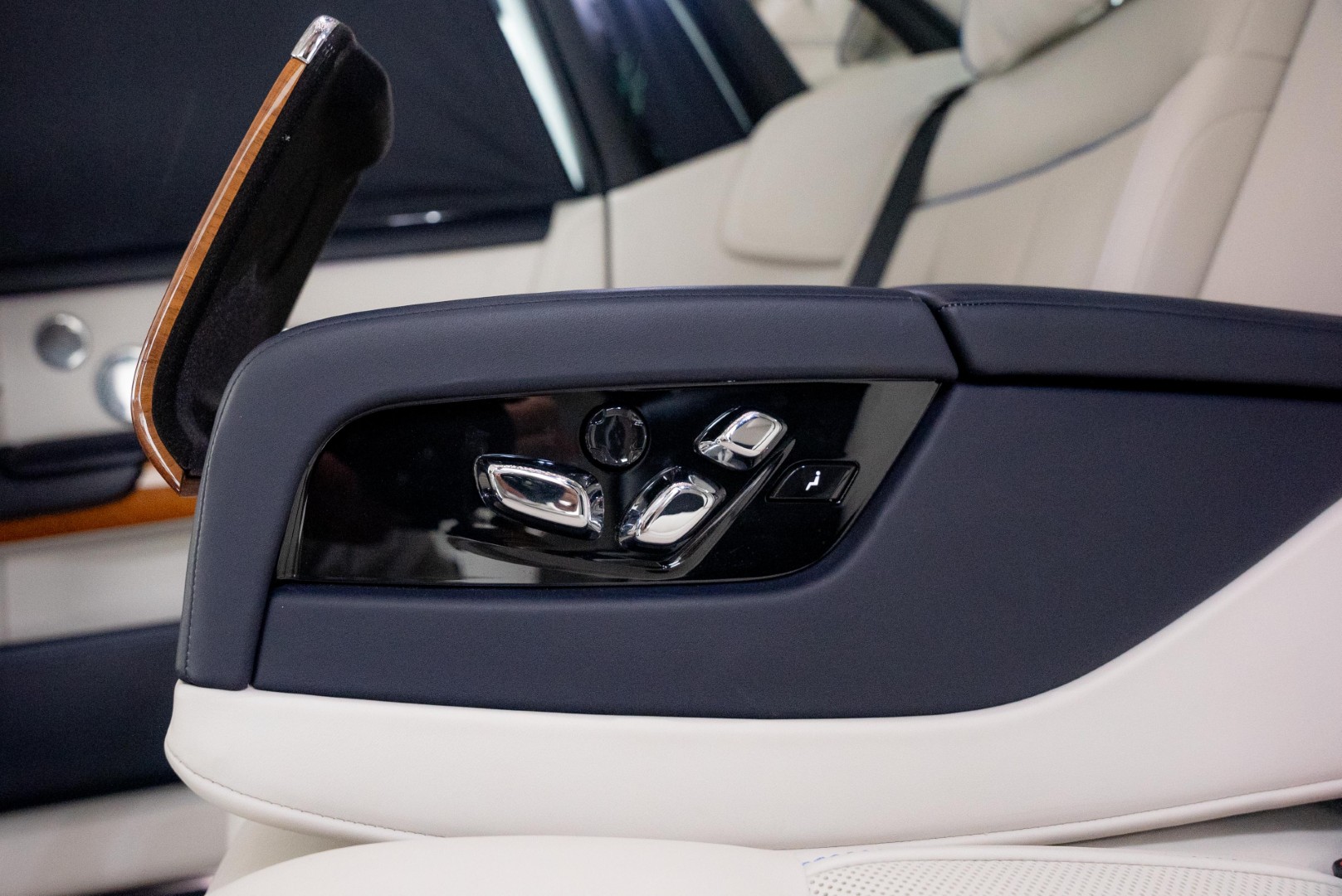 2018 ROLLS ROYCE PHANTOM LWB. BESPOKE SOUND SYSTEM. GCC